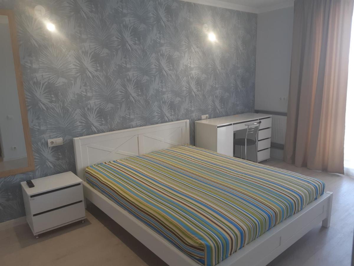 Apartment Near Stadio Metalist Kharkiv Exterior photo